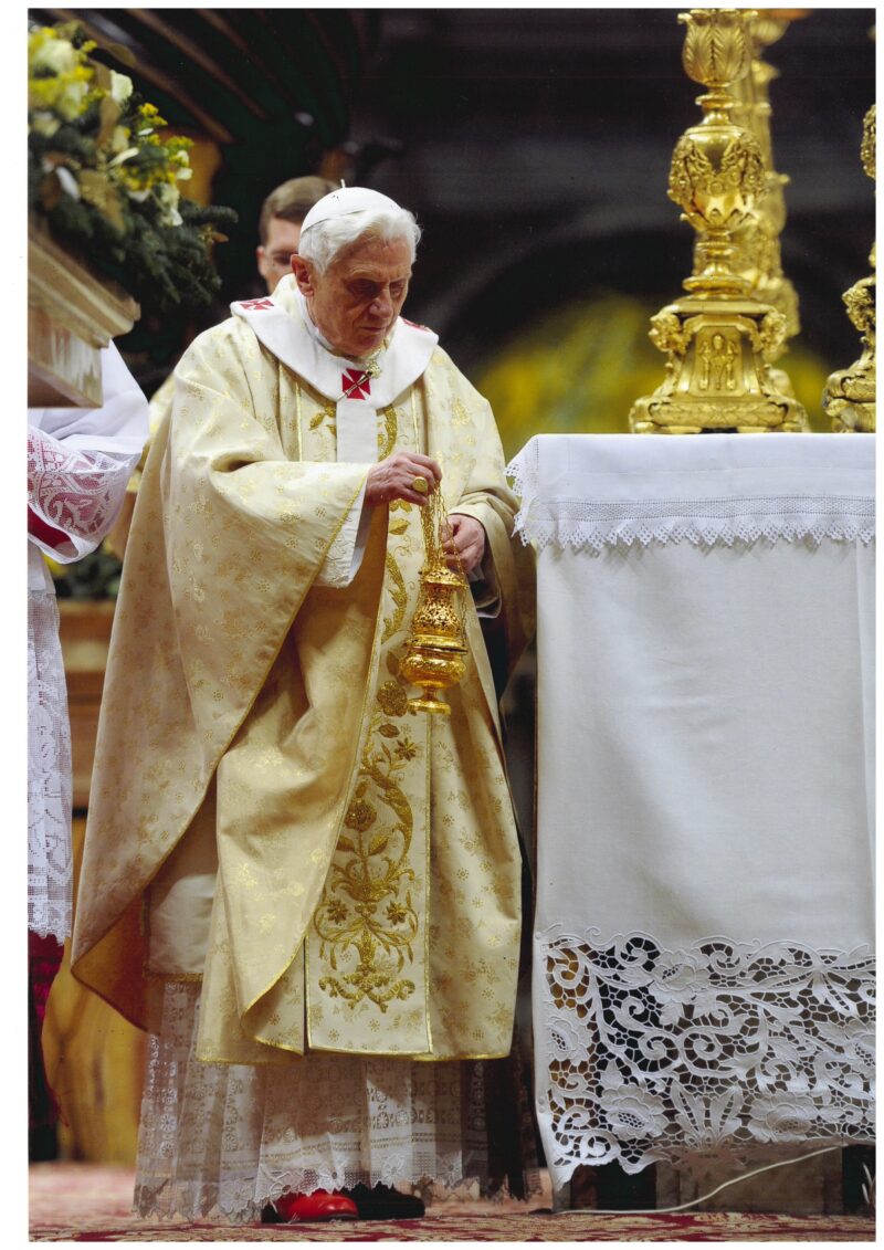Pope Benedict celebrates Christmas mass
